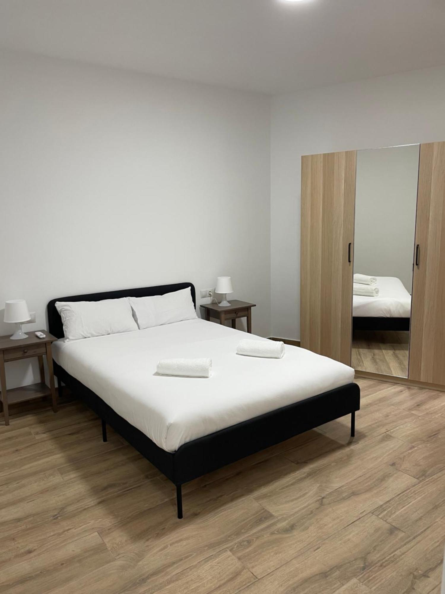 Apartamentos Tarradellas Sants Estacio บาร์เซโลนา ภายนอก รูปภาพ